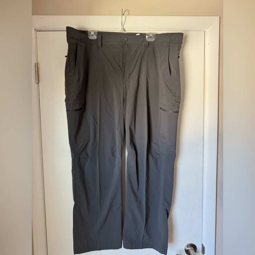 L.L. Bean Men's Dark Gray Cargo Pants 44x30